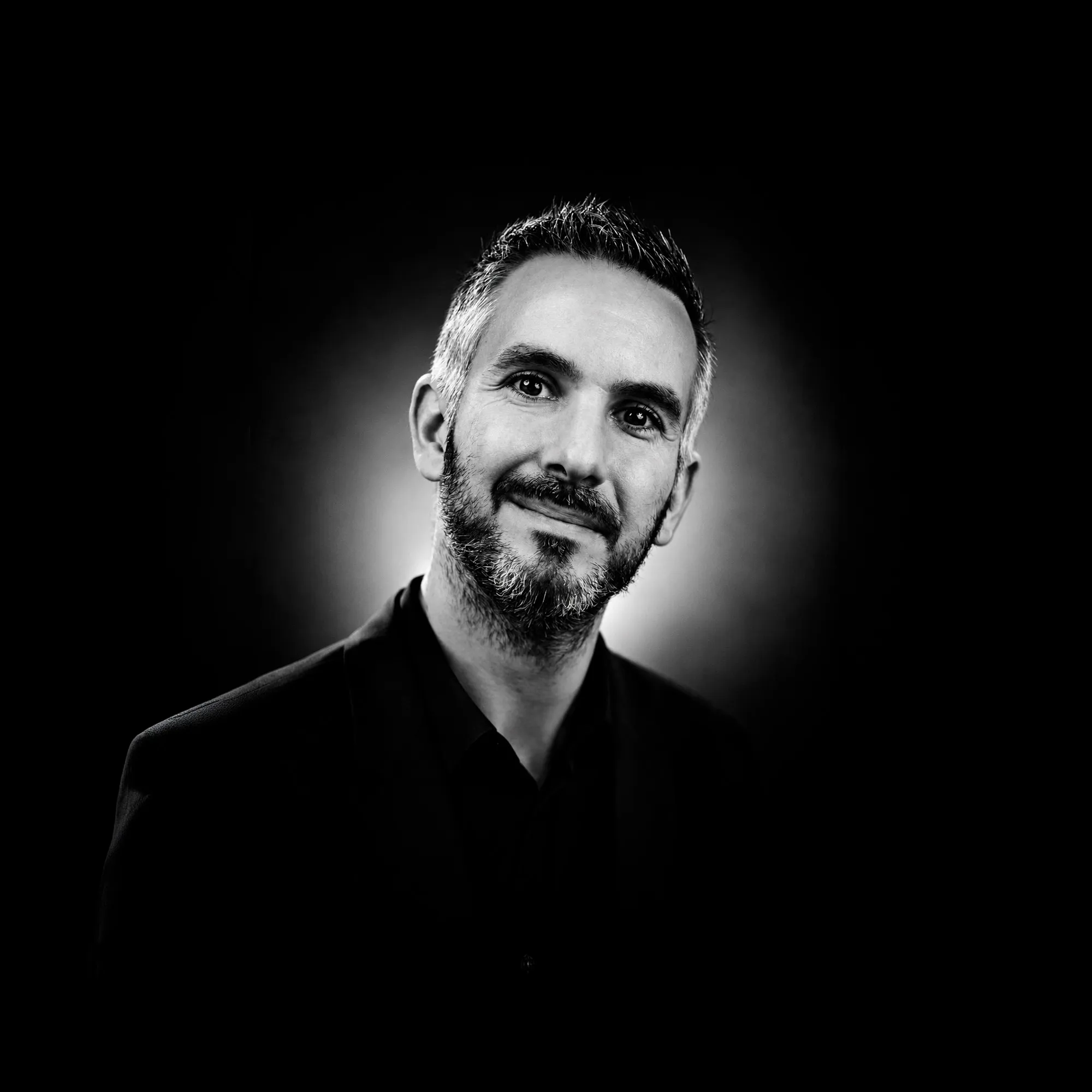 Portrait de Julien Melchior en noir et blanc
